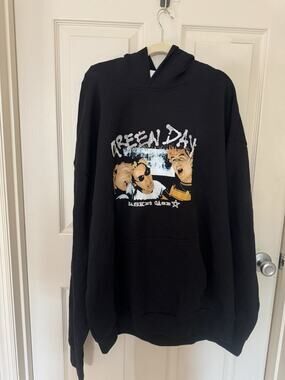 Green Day 'Basket Case Star' (Black) Pull Over Hoodie